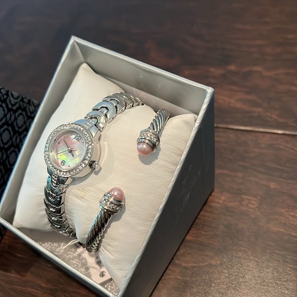 Watch mother of pearl with open bracelet NIB - Picture 3 of 6